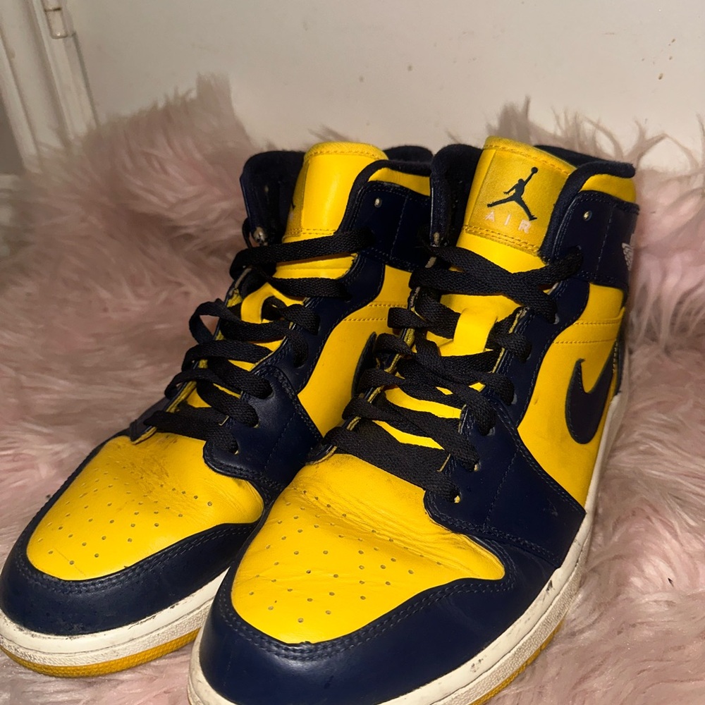 Jordan Athletic Shoes Yellow and Navy